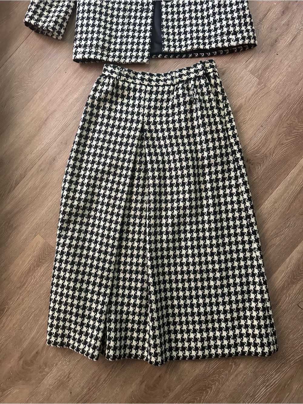 Vintage Houndstooth 2 piece skirt suit - - Picture 2 of 7